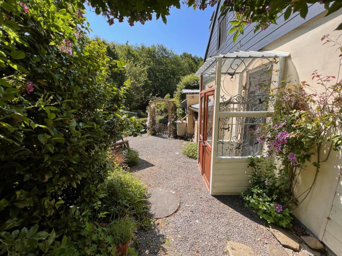 Les Trois Fenetres Bed & Breakfast Beauficel Exterior foto