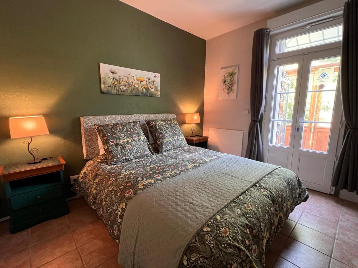 Les Trois Fenetres Bed & Breakfast Beauficel Exterior foto