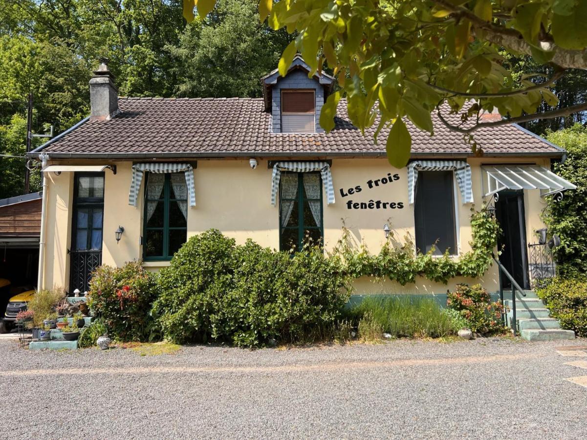 Les Trois Fenetres Bed & Breakfast Beauficel Exterior foto