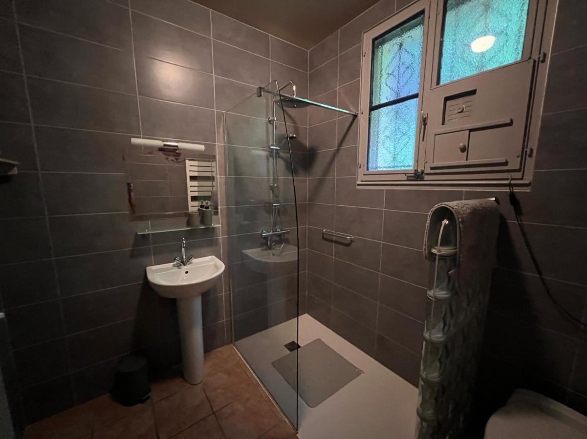 Les Trois Fenetres Bed & Breakfast Beauficel Exterior foto